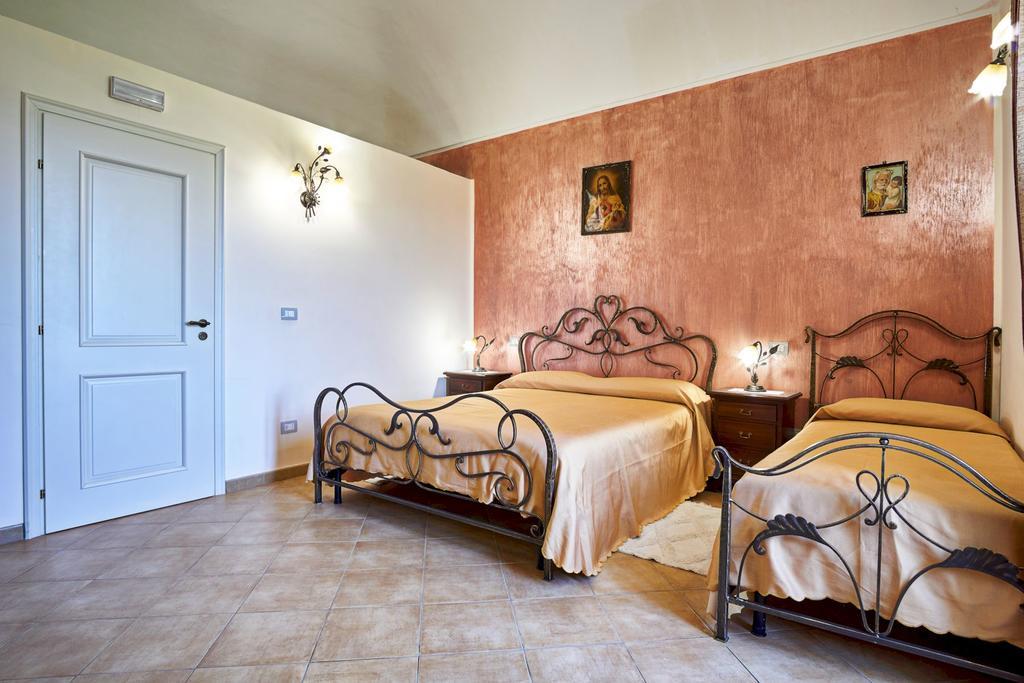 Vila Agriturismo Conte Ruggero Centuripe Exteriér fotografie